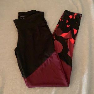 Fantastic leggings with super cool pattern. Great condition!